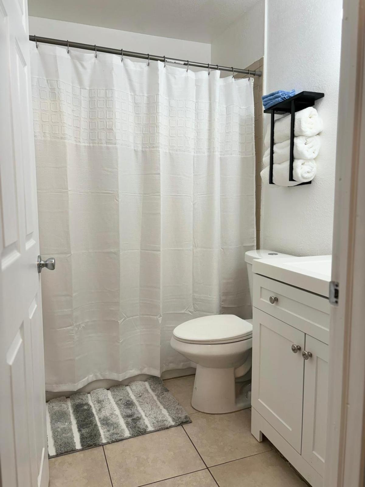 Coastal Breeze - 2Br Apartment West Palm Beach Bagian luar foto